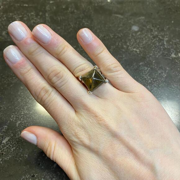 Tiger's Eye Pyramid Ring Size 6 - Picture 1 of 4